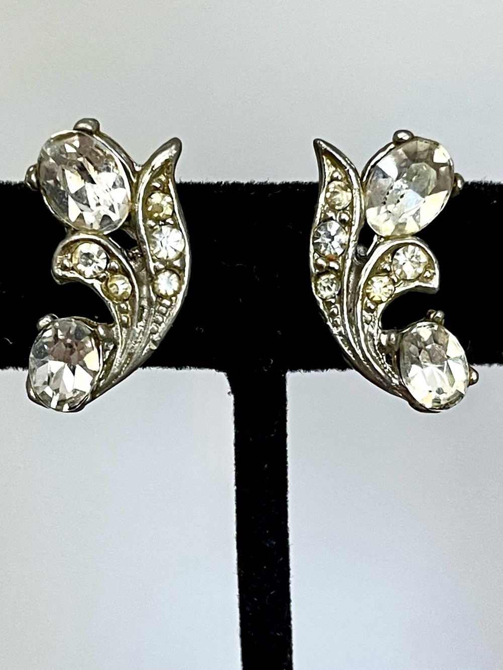 Vintage 1940s Art Deco Floral Rhinestone Screw Back Earrings Silver Tone Antique